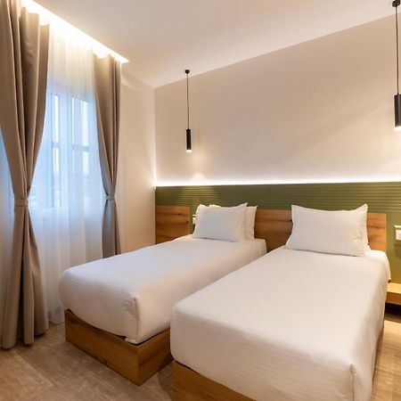 Star Hill Hotel Prishtine Bagian luar foto