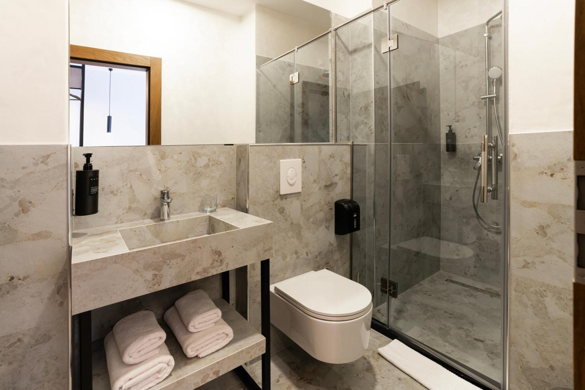 Star Hill Hotel Prishtine Bagian luar foto