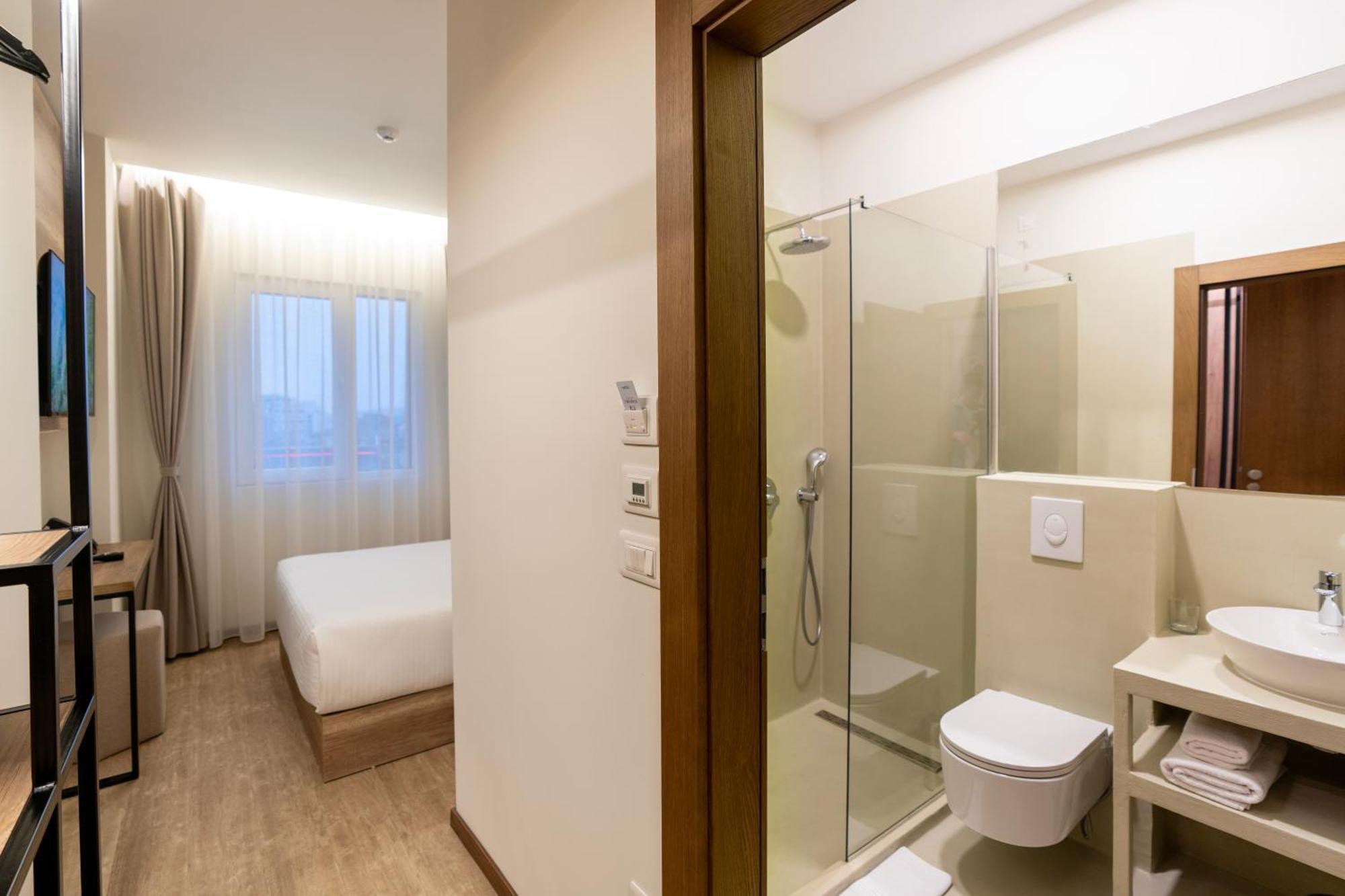 Star Hill Hotel Prishtine Bagian luar foto