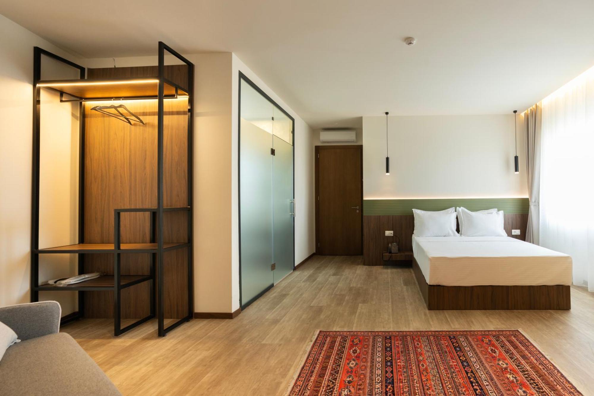 Star Hill Hotel Prishtine Bagian luar foto