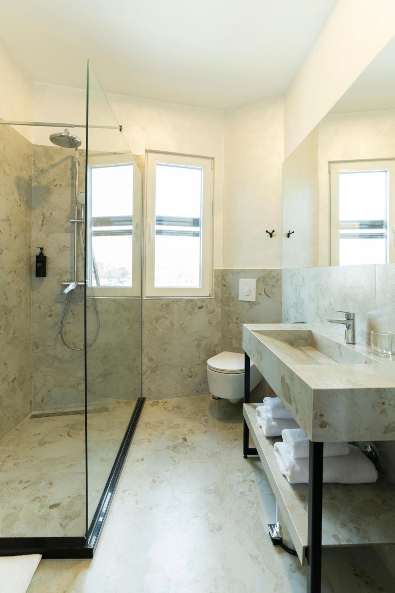 Star Hill Hotel Prishtine Bagian luar foto