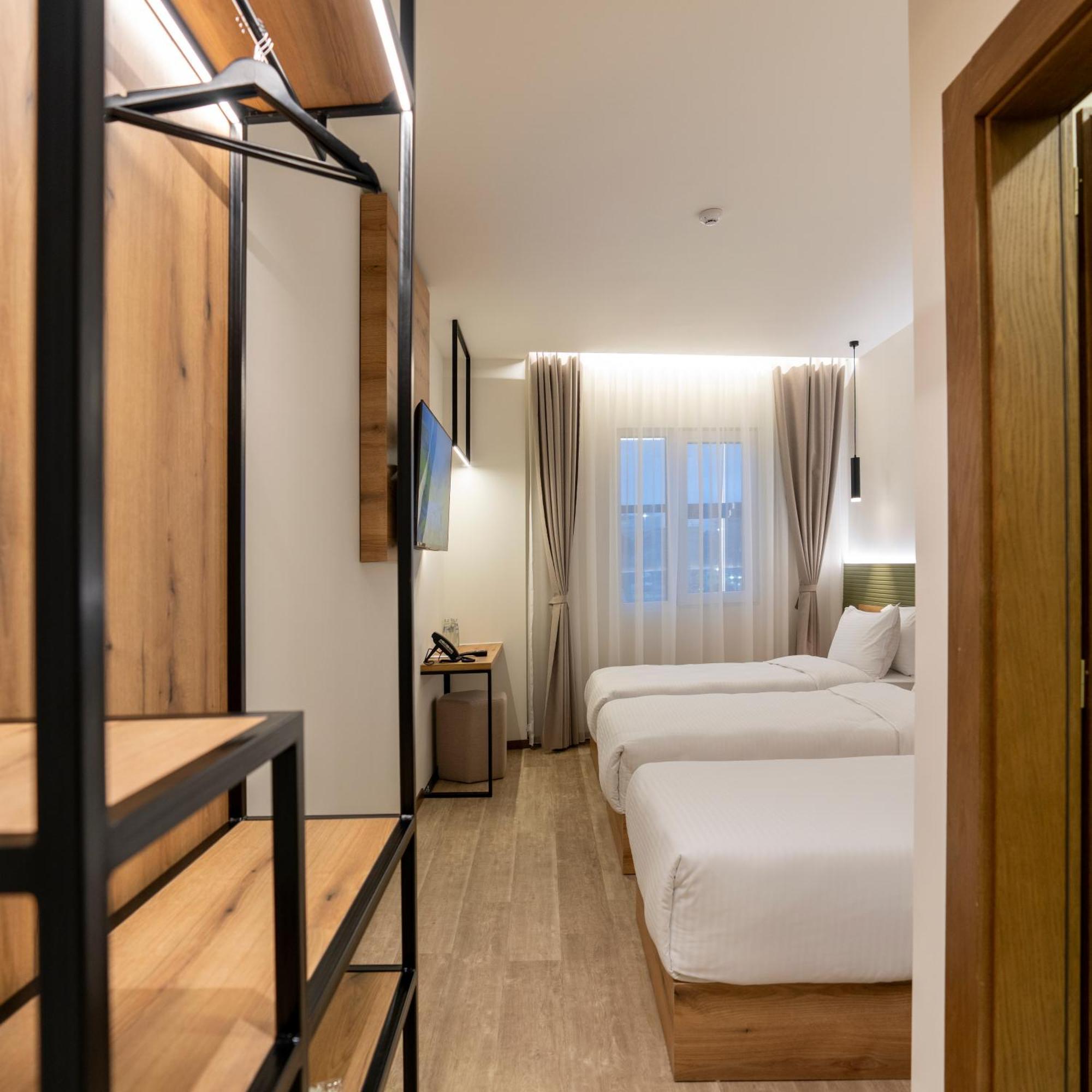 Star Hill Hotel Prishtine Bagian luar foto