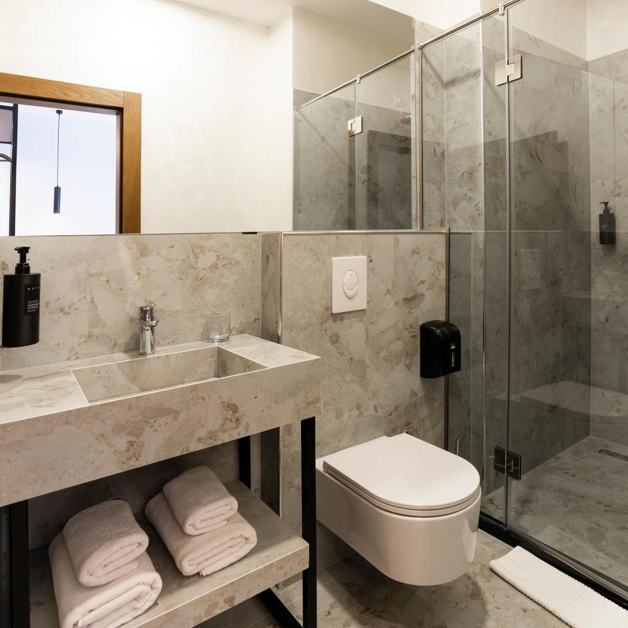 Star Hill Hotel Prishtine Bagian luar foto