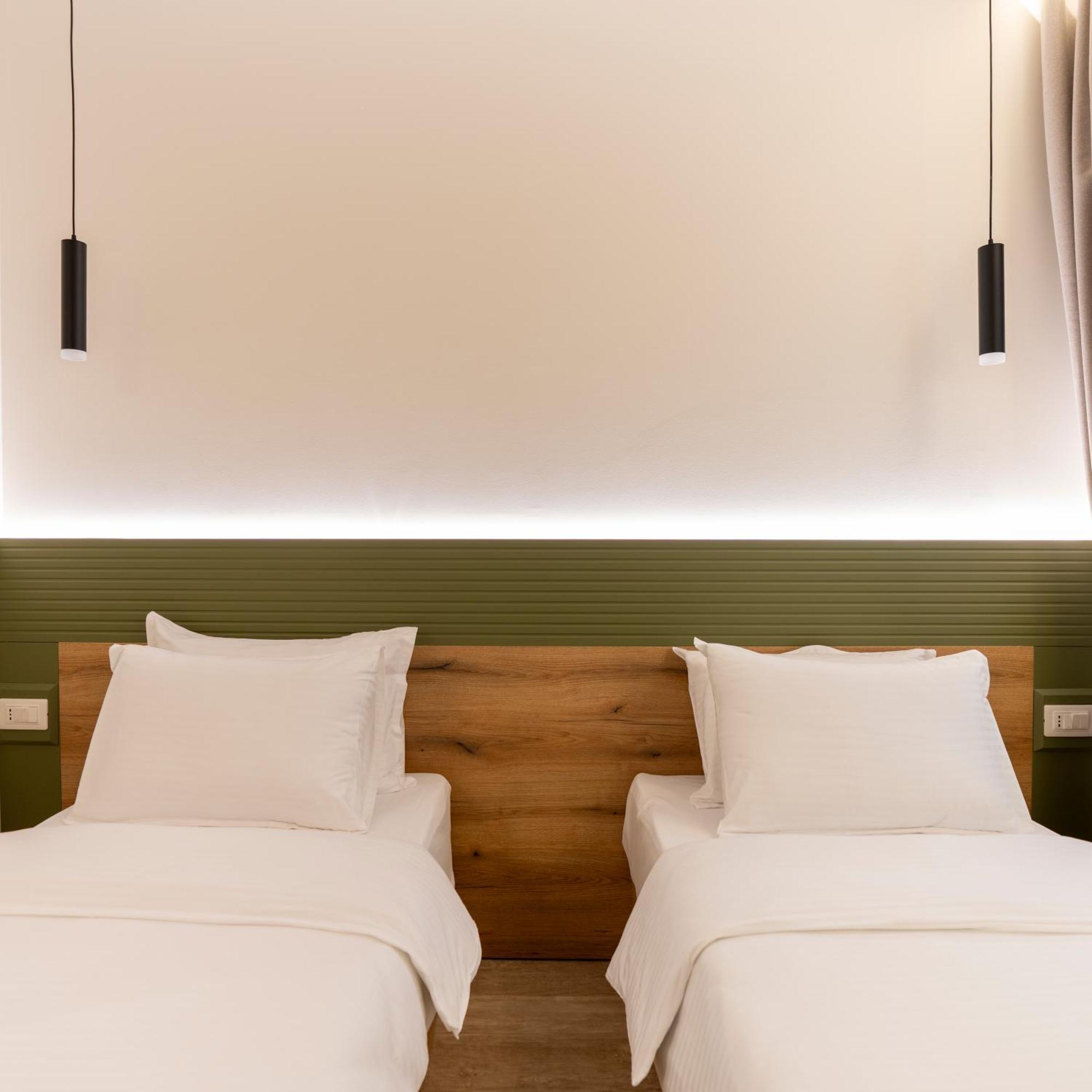 Star Hill Hotel Prishtine Bagian luar foto