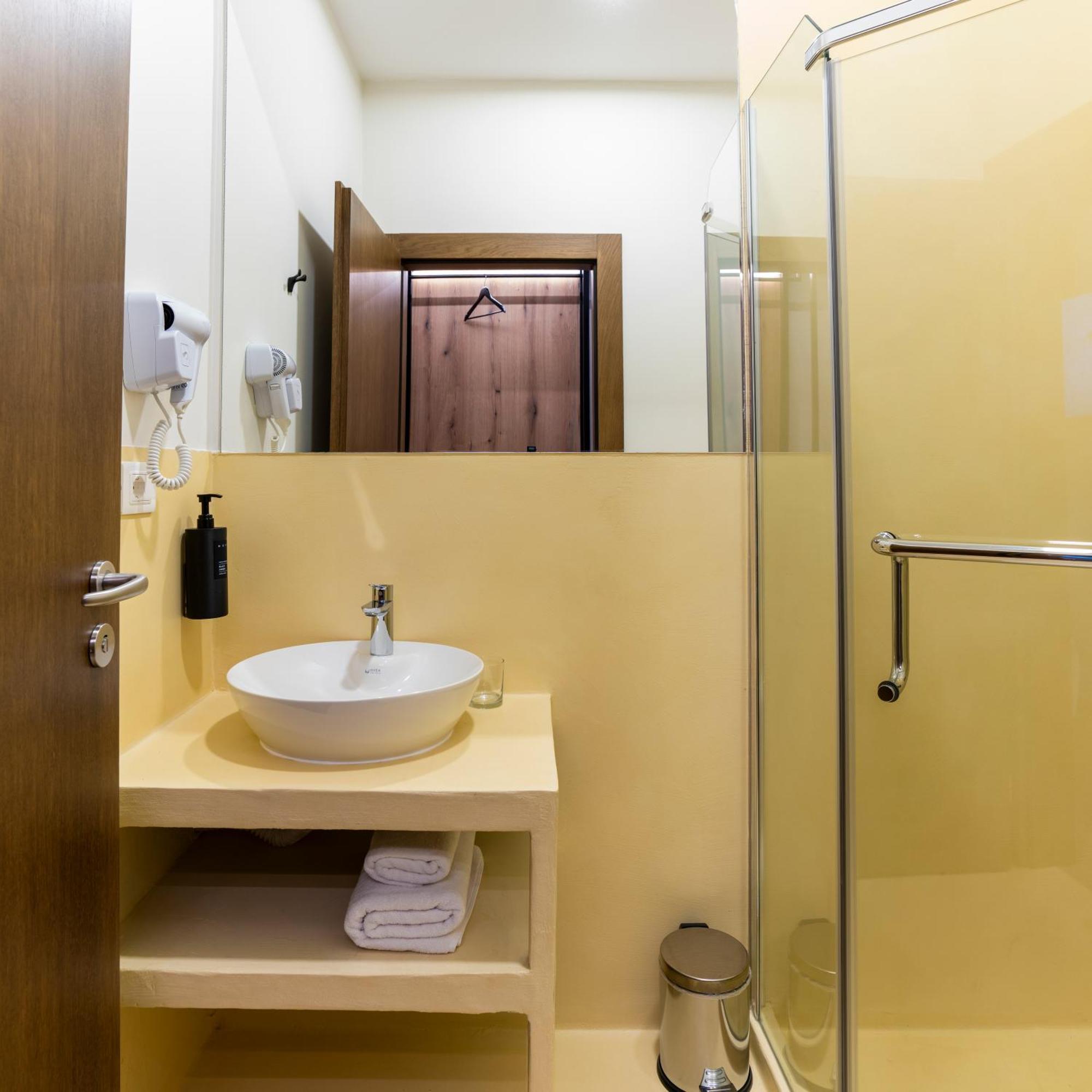 Star Hill Hotel Prishtine Bagian luar foto