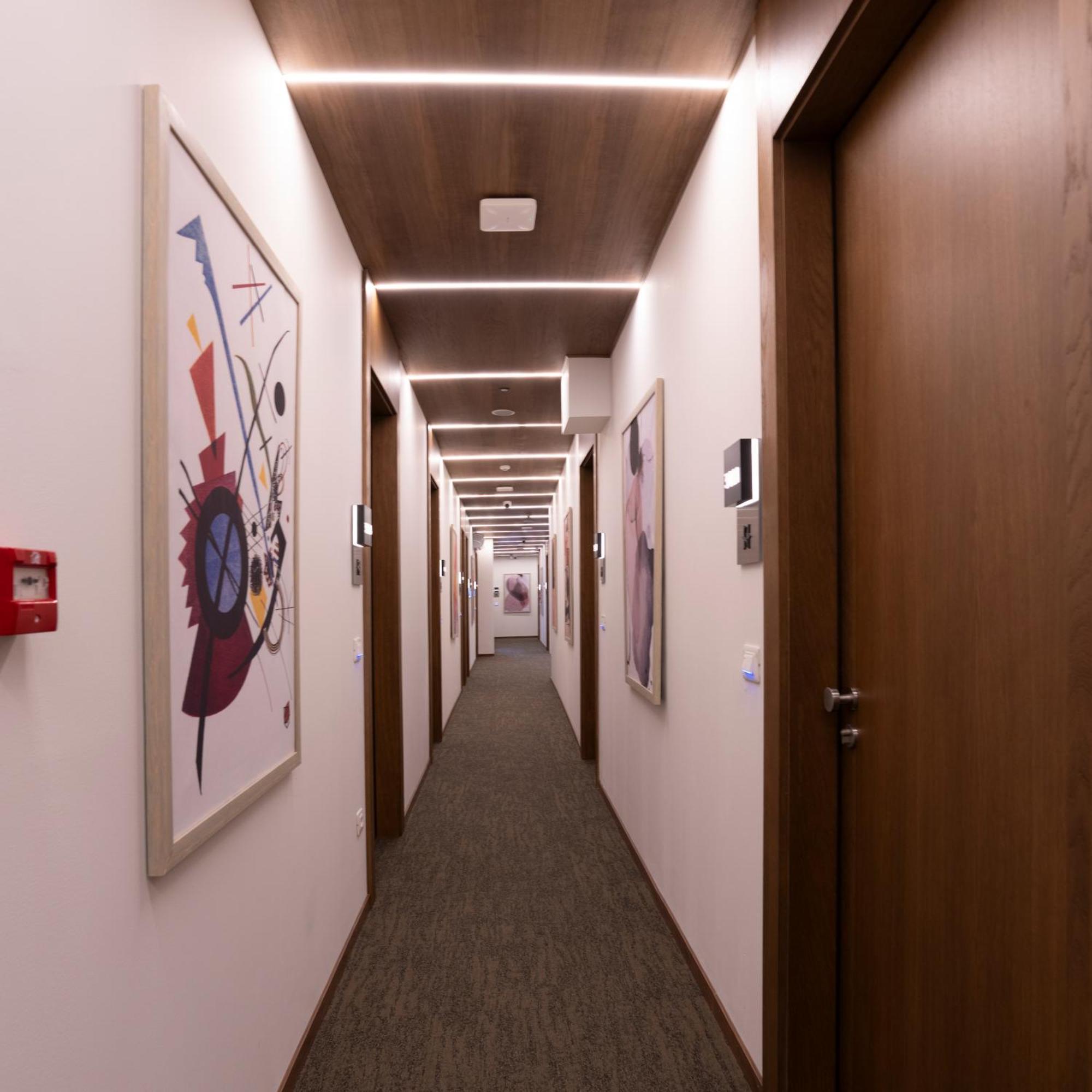 Star Hill Hotel Prishtine Bagian luar foto