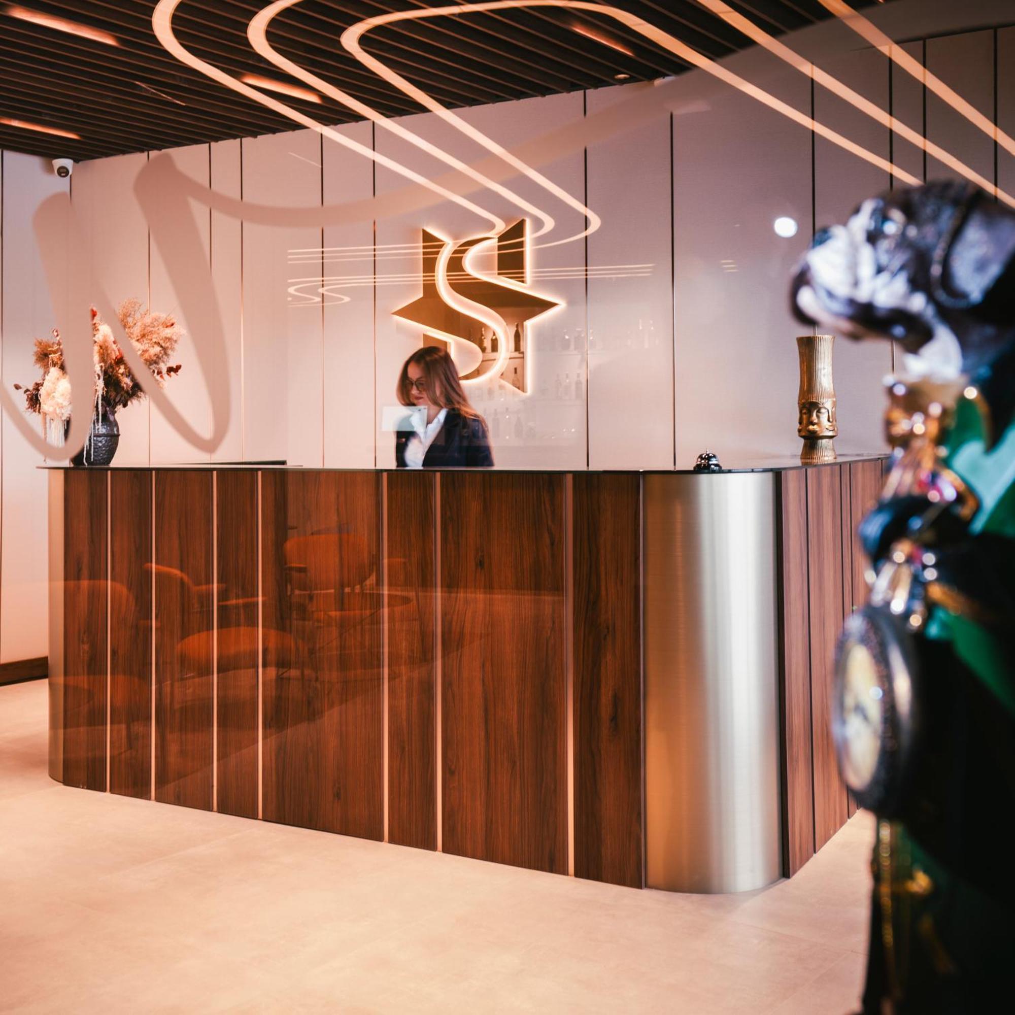 Star Hill Hotel Prishtine Bagian luar foto